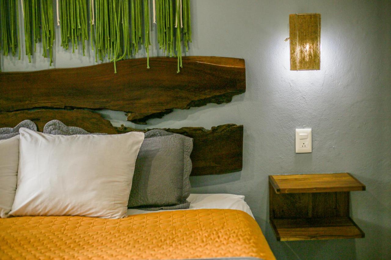 Hotel Makaaba Eco-Boutique Bacalar Exterior foto A wall-mounted light